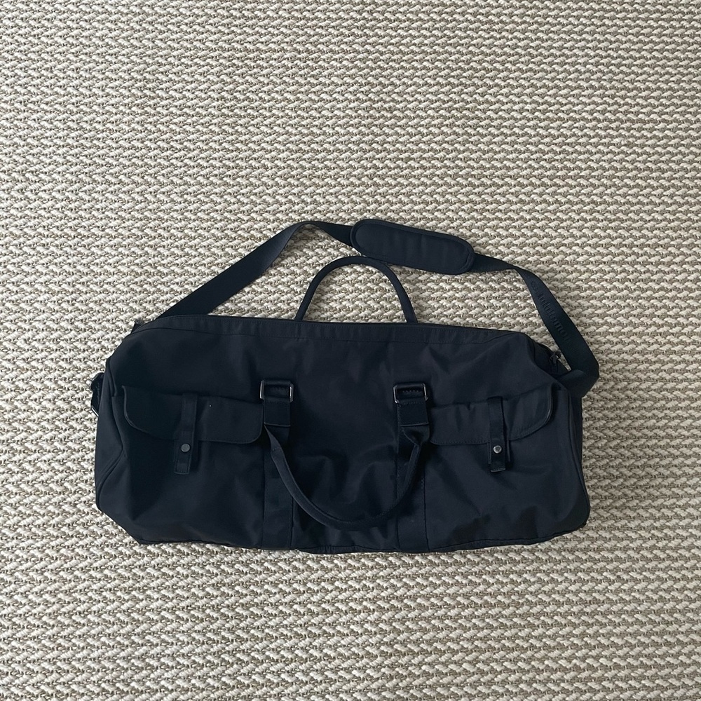 Black lululemon yoga mat carrying bag